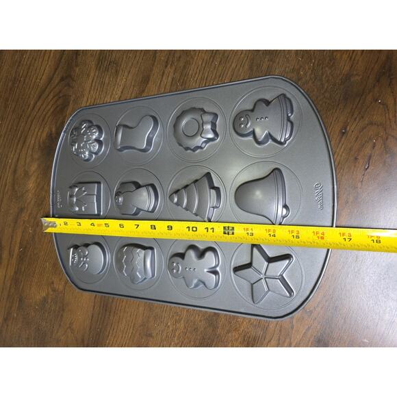 Wilton 12-CAVITY COOKIE PAN ~ 12 Different Christmas designs Dark Non-Stick tS2 - Picture 9 of 12